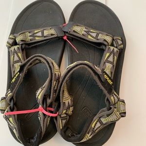 Boys’ Size 4 Teva Sandals